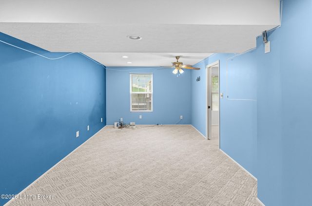 5908 Saddle Blanket Dr, Louisville, KY 40219