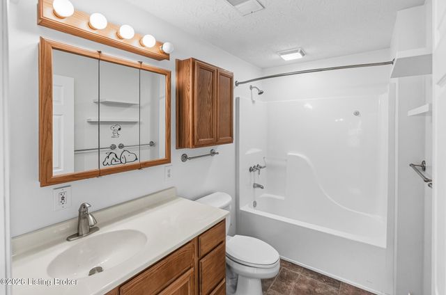 5908 Saddle Blanket Dr, Louisville, KY 40219