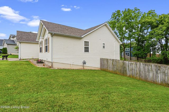 5908 Saddle Blanket Dr, Louisville, KY 40219