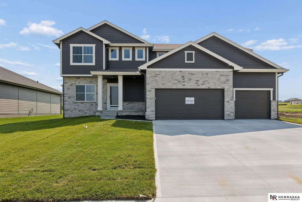 11209 N 173 Street, Bennington, NE 68007