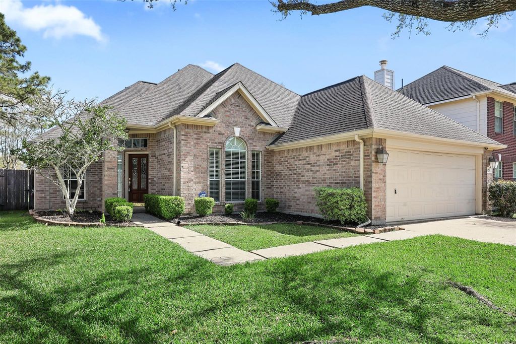3715 Crescent Drive, Pearland, TX 77584