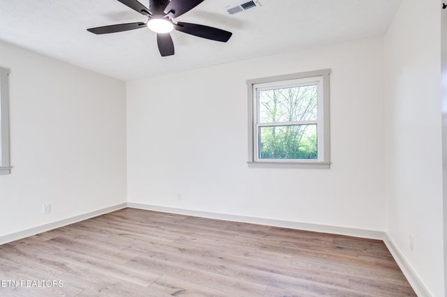 4304 NW Strolling Rd, Knoxville, TN 37912
