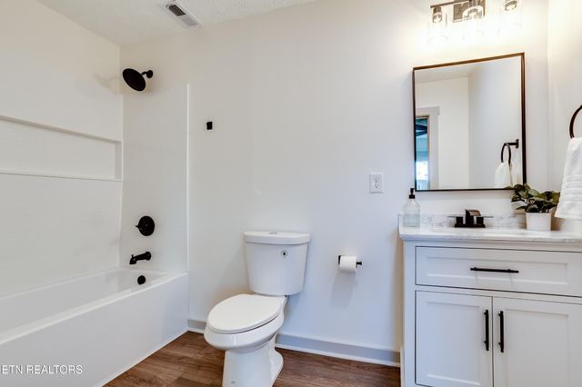 4304 NW Strolling Rd, Knoxville, TN 37912