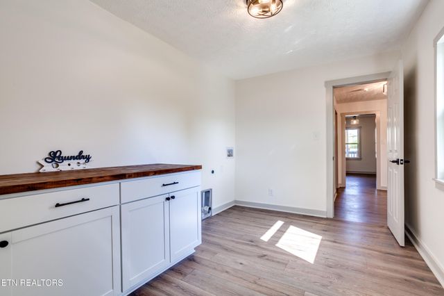 4304 NW Strolling Rd, Knoxville, TN 37912