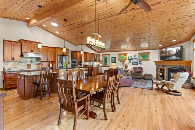S1501 Canary Court, La Valle, WI 53941