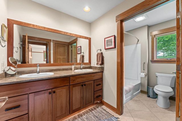 S1501 Canary Court, La Valle, WI 53941