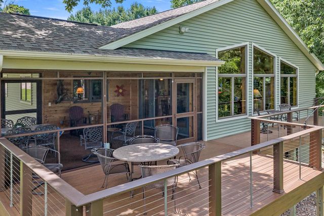 S1501 Canary Court, La Valle, WI 53941