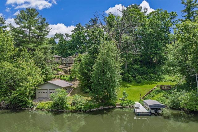 S1501 Canary Court, La Valle, WI 53941