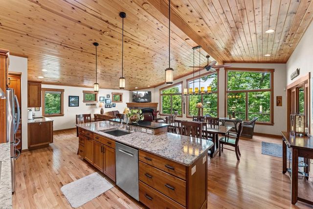 S1501 Canary Court, La Valle, WI 53941