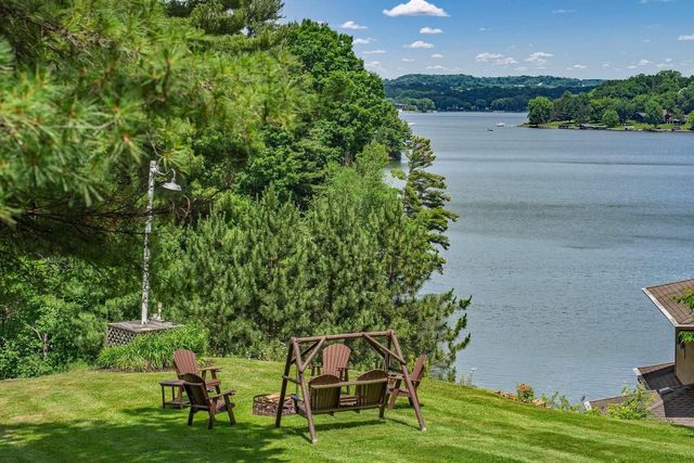 S1501 Canary Court, La Valle, WI 53941