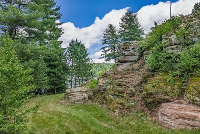 S1501 Canary Court, La Valle, WI 53941