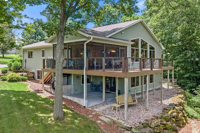 S1501 Canary Court, La Valle, WI 53941