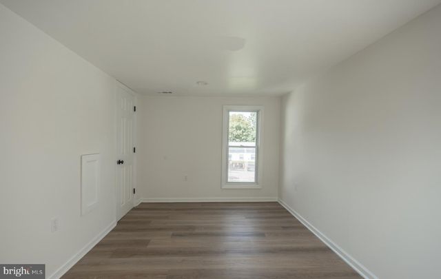 8 COLUMBIA AVE, Newfield, NJ 08344