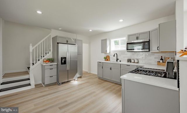 8 COLUMBIA AVE, Newfield, NJ 08344