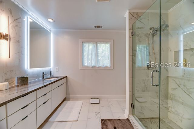 21 Barnacle Rd, Hilton Head Island, SC 29928