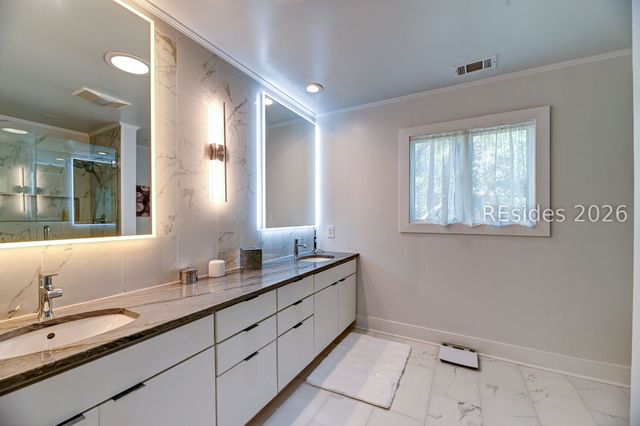 21 Barnacle Rd, Hilton Head Island, SC 29928