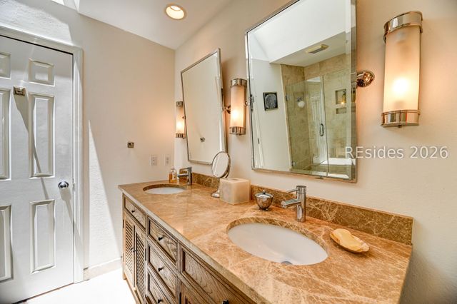 21 Barnacle Rd, Hilton Head Island, SC 29928