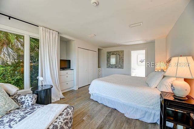21 Barnacle Rd, Hilton Head Island, SC 29928