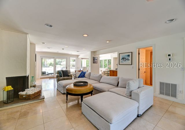 21 Barnacle Rd, Hilton Head Island, SC 29928