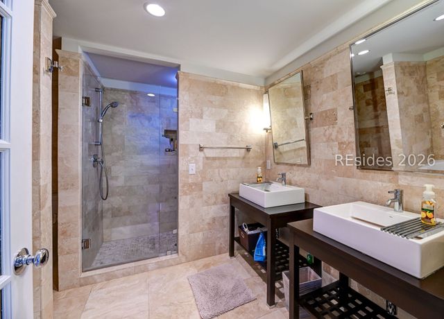 21 Barnacle Rd, Hilton Head Island, SC 29928