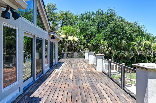 21 Barnacle Rd, Hilton Head Island, SC 29928