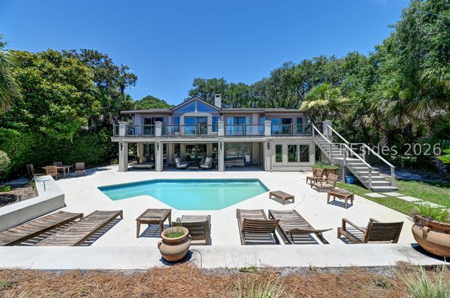 21 Barnacle Rd, Hilton Head Island, SC 29928