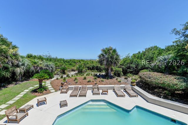 21 Barnacle Rd, Hilton Head Island, SC 29928