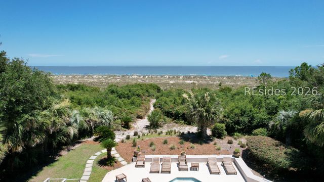 21 Barnacle Rd, Hilton Head Island, SC 29928