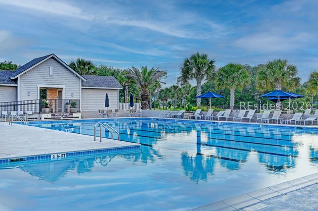 21 Barnacle Rd, Hilton Head Island, SC 29928