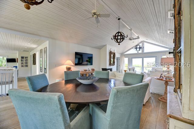 21 Barnacle Rd, Hilton Head Island, SC 29928
