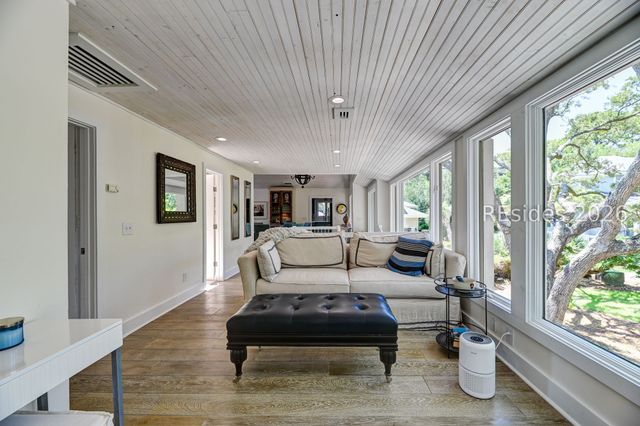 21 Barnacle Rd, Hilton Head Island, SC 29928
