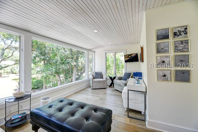21 Barnacle Rd, Hilton Head Island, SC 29928