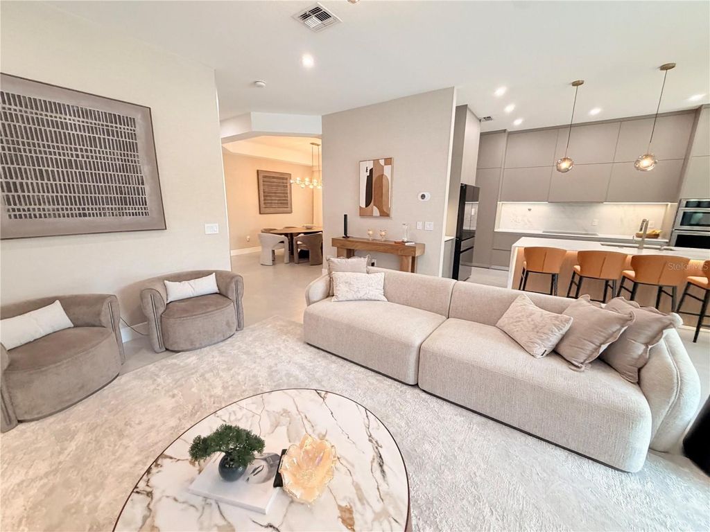 Image 14 of property listing at 12676 SALOMON COVE DRIVE, Windermere, FL 34786