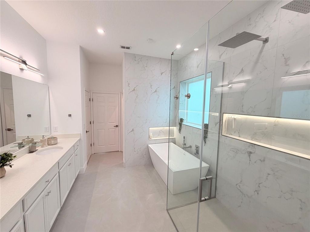 Image 50 of property listing at 12676 SALOMON COVE DRIVE, Windermere, FL 34786