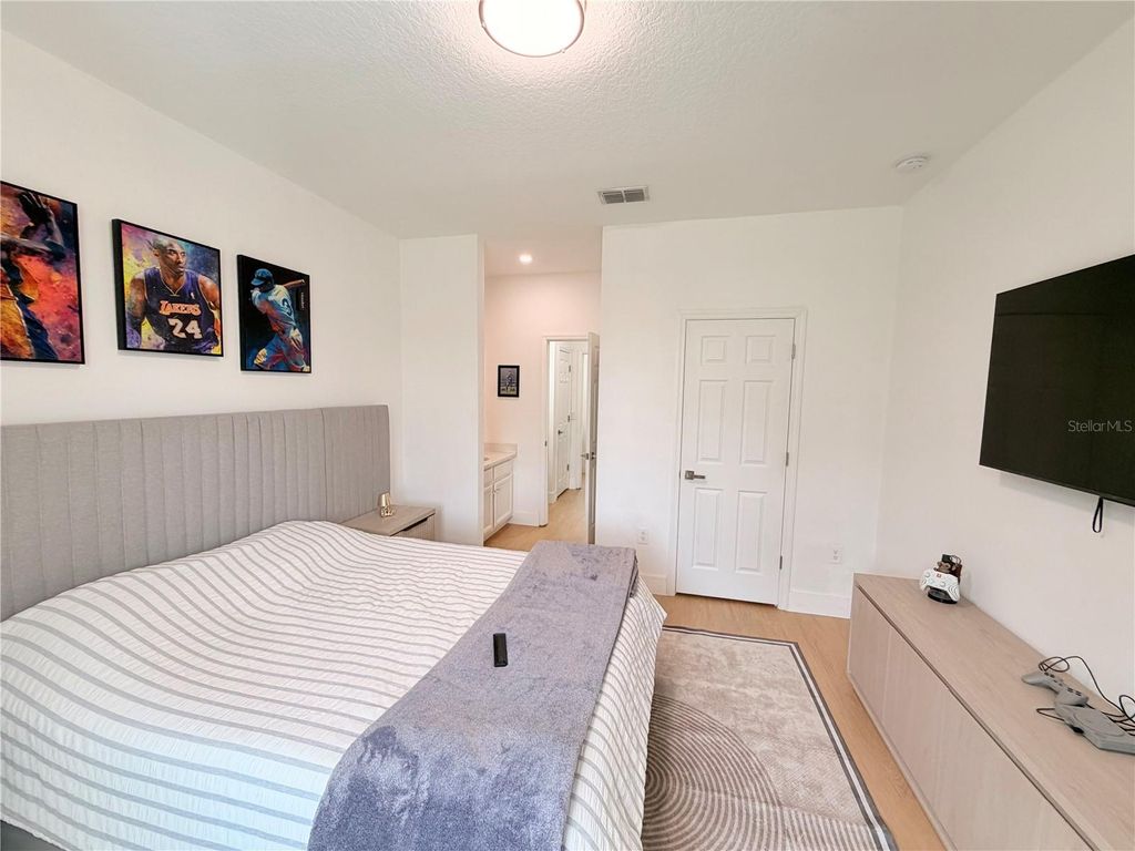 Image 74 of property listing at 12676 SALOMON COVE DRIVE, Windermere, FL 34786