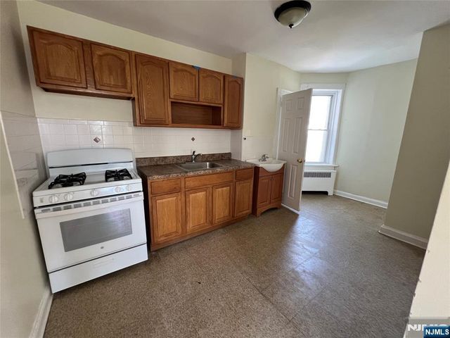 159 Westminster Place 3, Lodi, NJ 07644