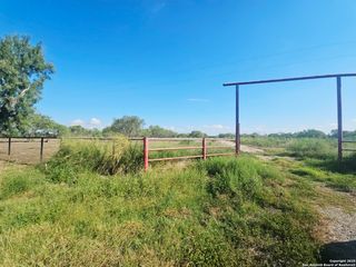 65 Garcia-N-Estrada, Pleasanton, TX 78064