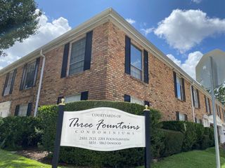 2101 Fountain View Drive 55, Houston, TX 77057