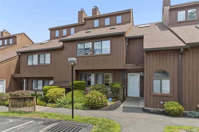702 Scenic Lane, Poughkeepsie, NY 12603