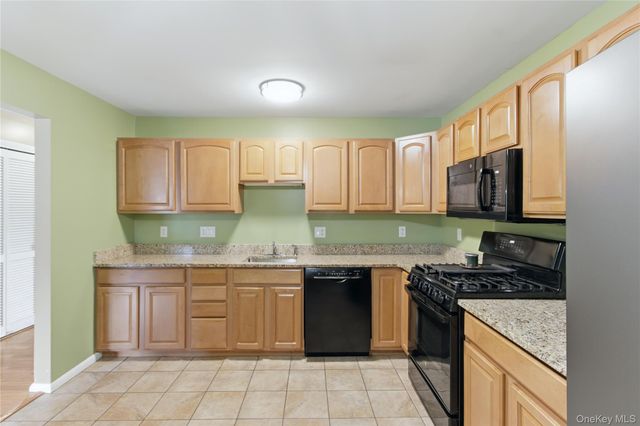 702 Scenic Lane, Poughkeepsie, NY 12603