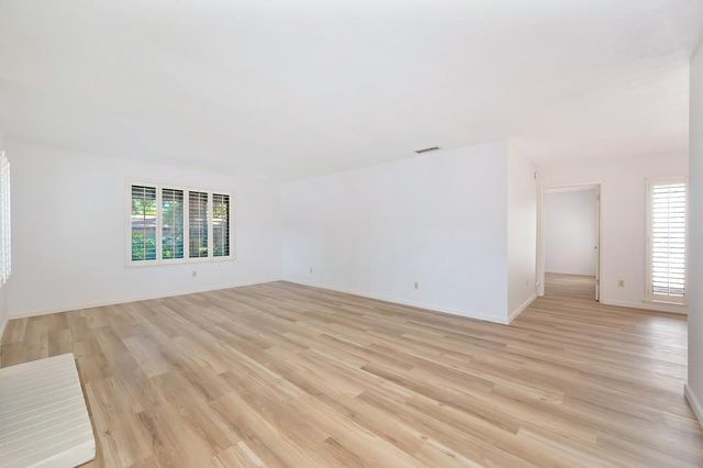 2502 American River Dr, Sacramento, CA 95864