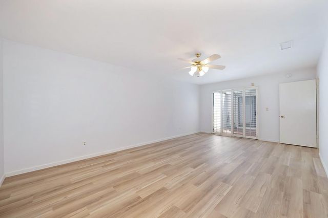 2502 American River Dr, Sacramento, CA 95864