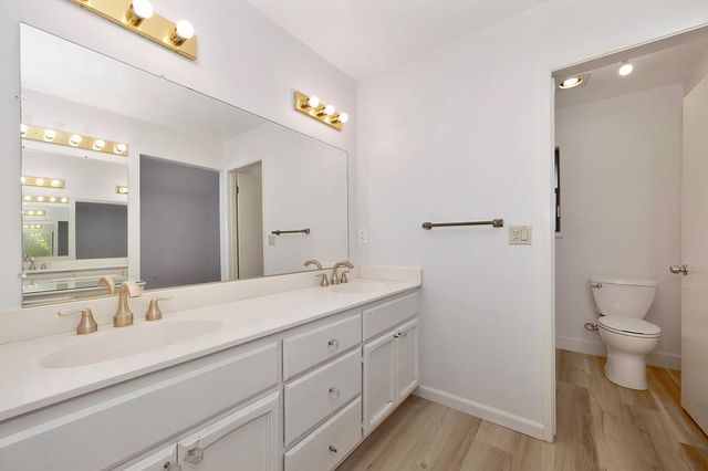 2502 American River Dr, Sacramento, CA 95864