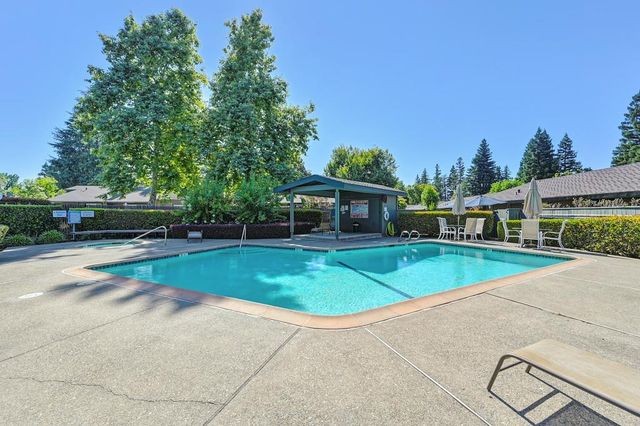2502 American River Dr, Sacramento, CA 95864