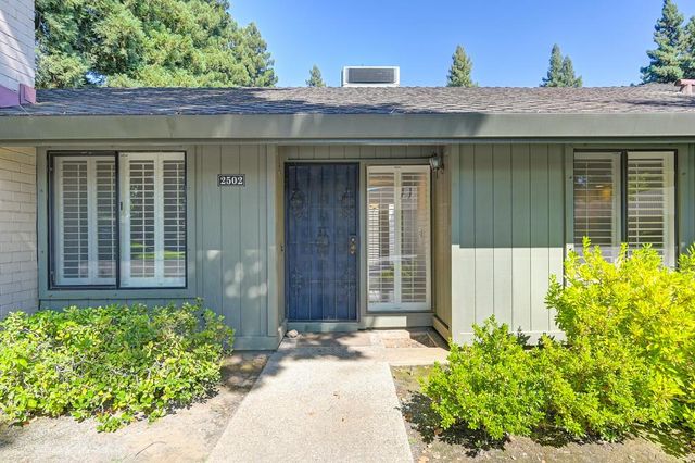 2502 American River Dr, Sacramento, CA 95864