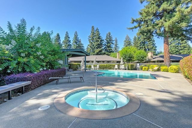 2502 American River Dr, Sacramento, CA 95864