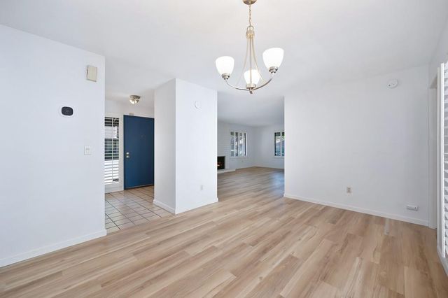 2502 American River Dr, Sacramento, CA 95864
