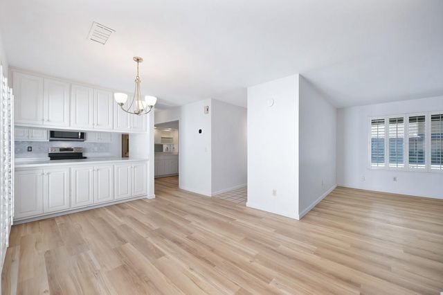 2502 American River Dr, Sacramento, CA 95864