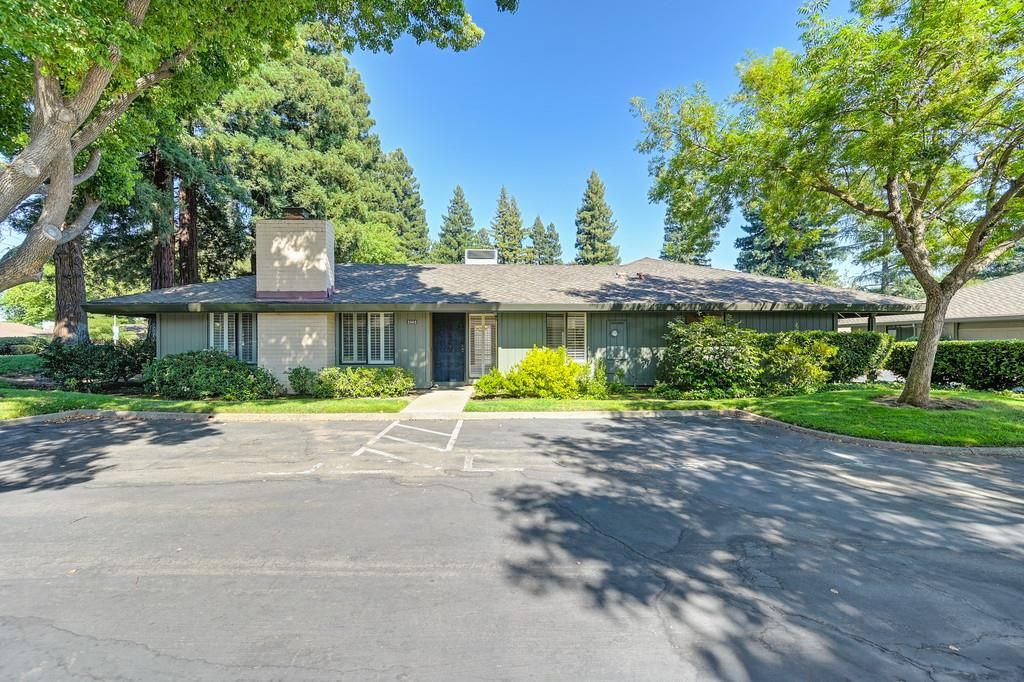 2502 American River Dr, Sacramento, CA 95864