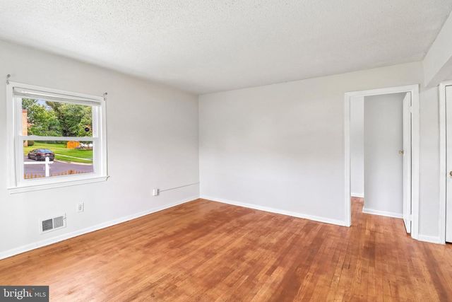 7303 CALDER DR, Capitol Heights, MD 20743